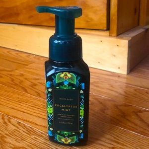 Bath&body works white barn foaming hand soap